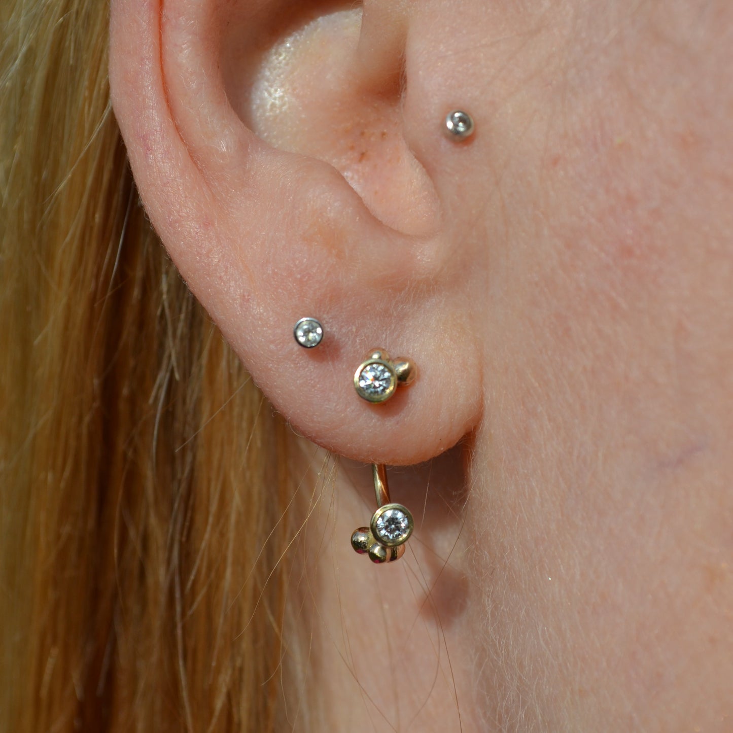 Diamond stud with detachable diamond drop